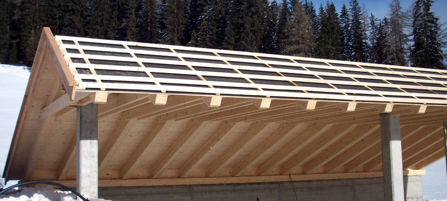 Holzdach von der Zimmerei Mair Holzverarbeitung
