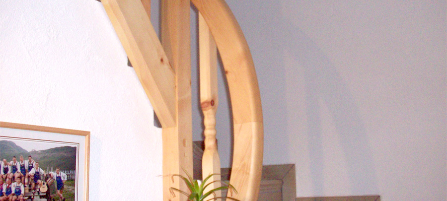 Treppengeländer aus Holz - Zimmerei aus dem Sarntal